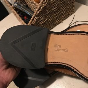 New w/o Tags Allen Edmonds - Tan Suede Oxfords